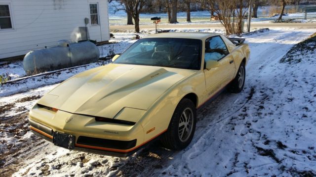 1987 Pontiac Firebird Base Coupe 2-Door 5.0L ("Formula" w/ alloy wheels) 1987 Pontiac Firebird Formula