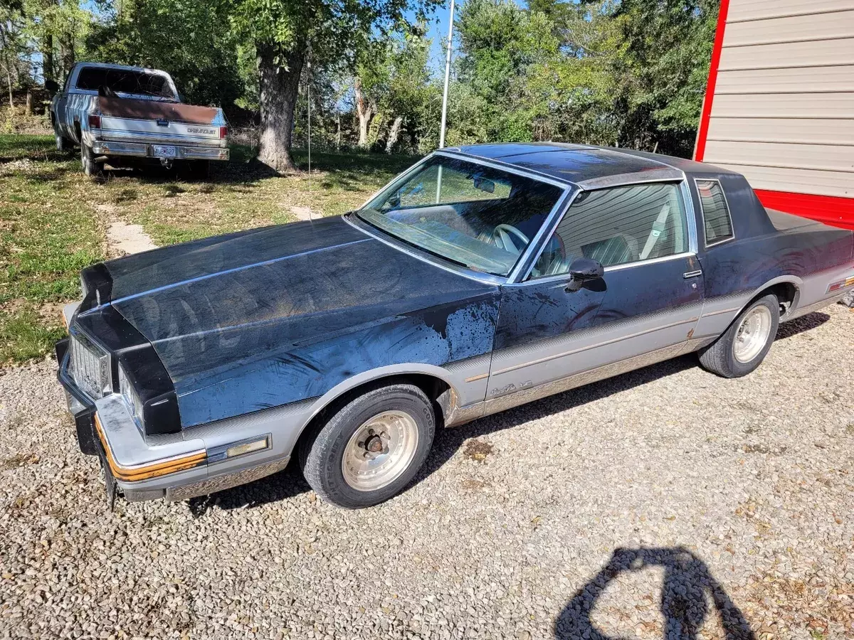 1987 Pontiac Grand Prix Coupe T Top G body 1987 Pontiac Grand Prix LE