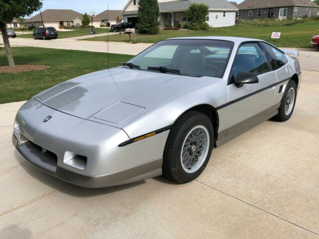 1987 Pontiac GT, Silver, 2.8L V6 1987 Pontiac Fiero GT