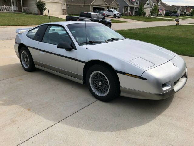 1987 Pontiac Fiero GT - photo 2