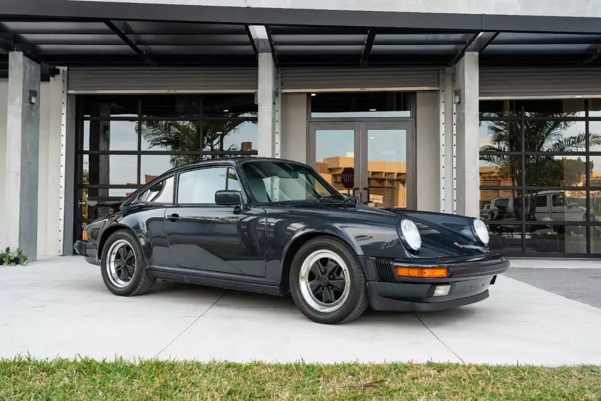 1987 Porsche 911 Carrera 2dr Coupe