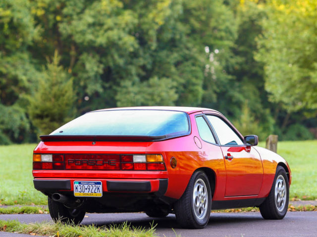 1987 Porsche 924 924 Manual 2DR Coupe 5 Speed Manual 46K mi Collectible CARFAX - photo 5