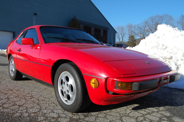 1987 Porsche 924 S Red w Black 1 owner. Very Nice w.New Clutch 1987 Porsche 924 S Red/Black 1 owner 75k miles New Clutch Very Nice