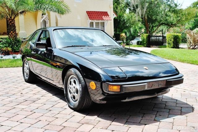 1987 Porsche 924S Hatchback 2.5L Inline 4 RWD 3 Speed automatic transmission 1987 Porsche 924 S Hatchback