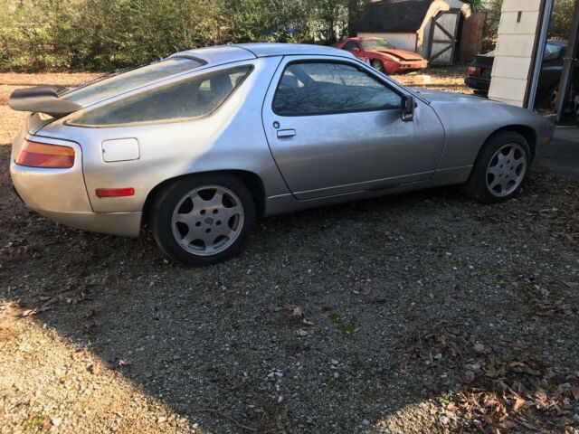 1987 Porsche 928 S-4