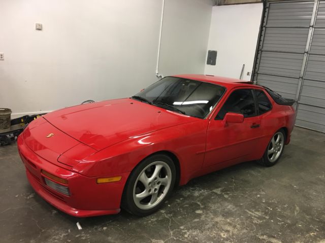 1987 Porsche 944 --