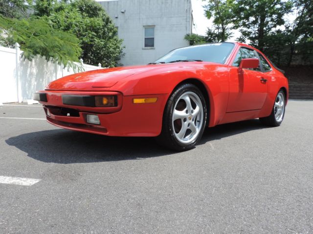 1987 Porsche 944 5-spd. Just Serviced. Runs GREAT! Nice clean car. NO RESERVE 1987 Porsche 944 5-Speed