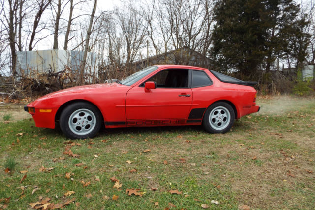 1987 Porsche 944 Base Coupe 2-Door 2.5L 1987 Porsche 944 Base Coupe 2-Door