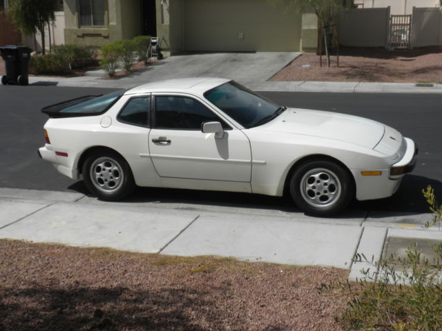 1987 Porsche 944 Base Coupe 2-Door 2.5L LOW MILES 1987 Porsche 944