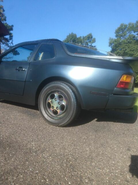 1987 Porsche 944 Base, manual transmission - photo 2