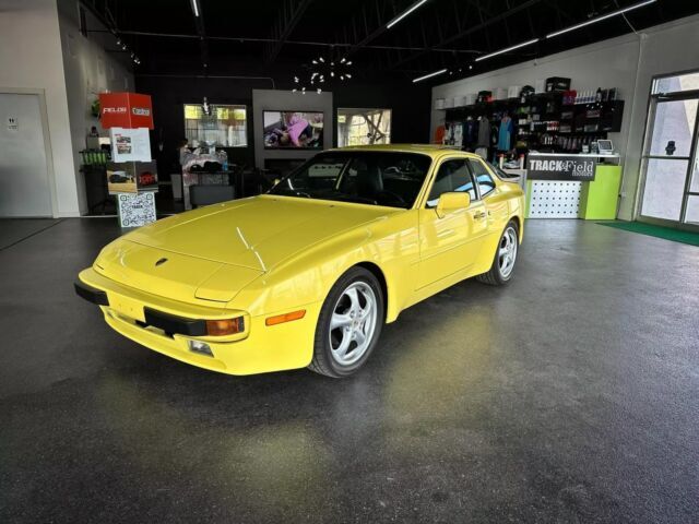 1987 Porsche 944 Coupe 1987 Porsche 944 Coupe