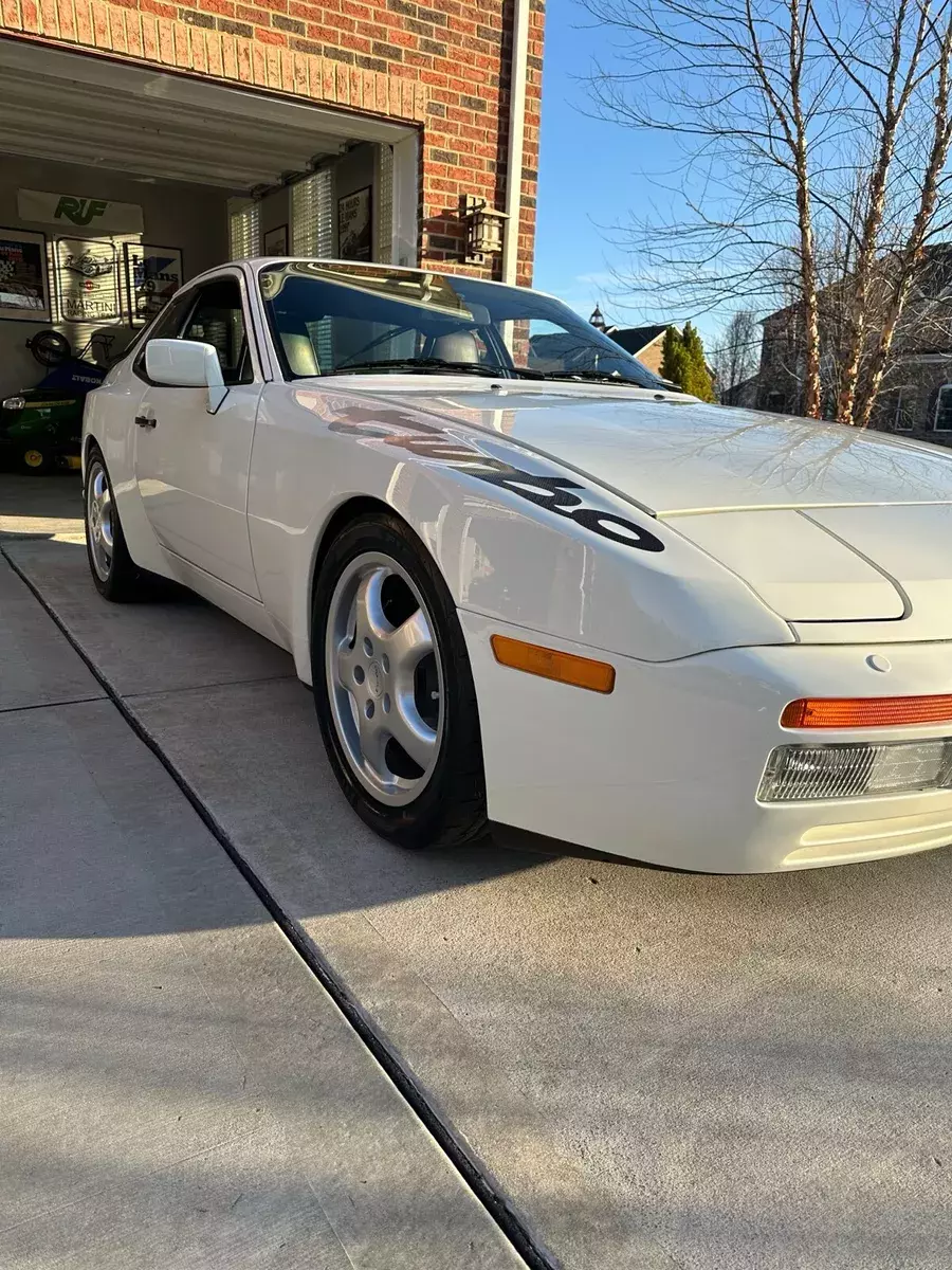 1987 Porsche 944 White Turbo 1987 Porsche 944 Turbo