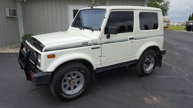 1987 Suzuki Samurai Deluxe 2dr 4WD SUV Manual 5-Speed 4WD I4 1.3L Gasoline 1987 Suzuki Samurai Deluxe 2dr 4WD SUV