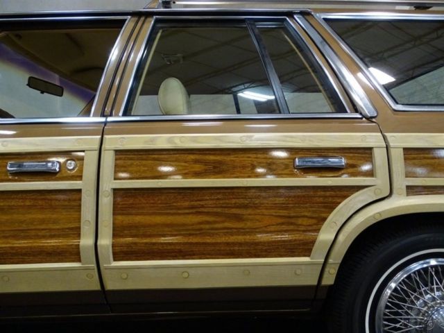 1987 Chrysler LeBaron Town & Country - photo 9