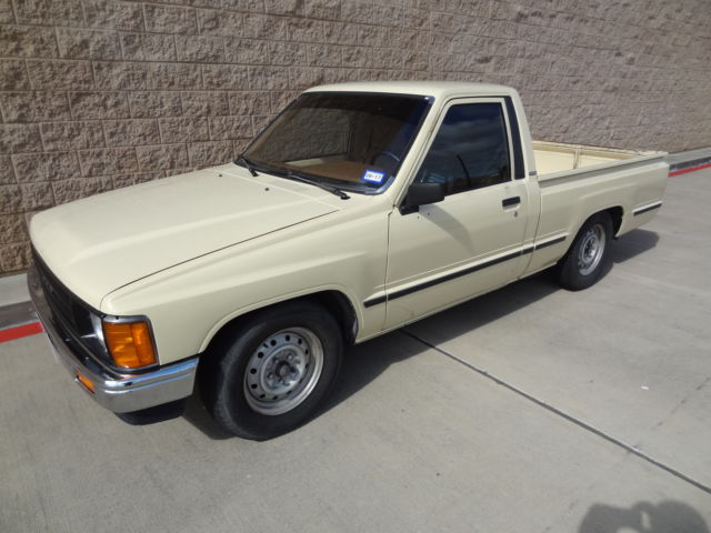 1987 Toyota 22R Pickup Truck Clean Rare Runs amazing!! mostly Original Rust Free 1987 Toyota pick up 22R 2d