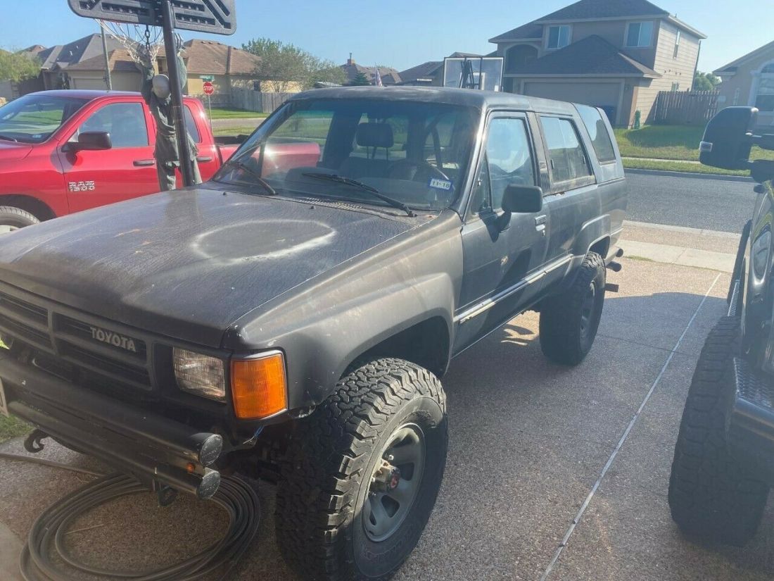 1987 Toyota 4runner 4cyl Cerburetor, Manual 4x4 first Gen removable top 1987 Toyota 4Runner
