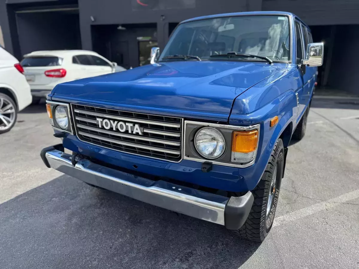 1987 Toyota Land Cruiser FJ60 4 speed USED CLASSIC CAR IN VERY GOOD CONDITION 1987 Toyota Land Cruiser FJ60