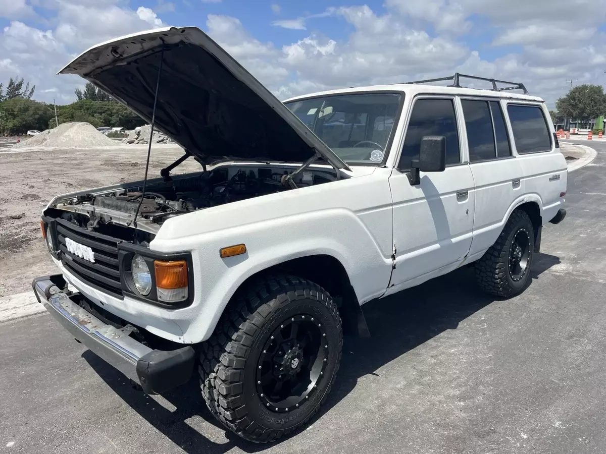 1987 Toyota Land Cruiser Wagon Wagon White base 1987 Toyota Land Cruiser Wagon base
