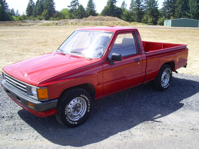1987 TOYOTA PICK UP 71K. LOW MILES / 2ND OWNER CLEAN , CLEAN , CLEAN RUNS GREAT! 1987 Toyota Tacoma