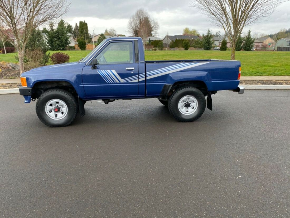 1987 Toyota Pickup - photo 2