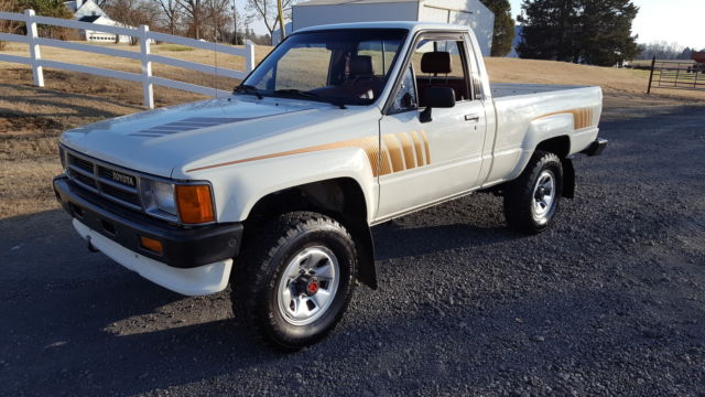 1987 Toyota Pickup ONLY 74k ORIGINAL MILES SR5 Cab & Chassis 2-Door 2.4L 1987 Toyota SR5 5 Speed Manual SR5 Cab & Chassis 2-Door