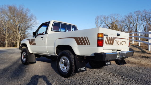 1987 Toyota SR5 5 Speed Manual SR5 Cab & Chassis 2-Door - photo 4