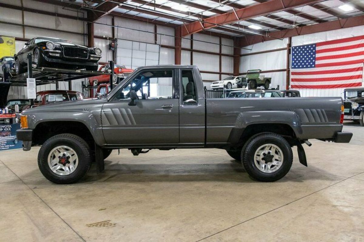 1987 Toyota Pickup SR5 - photo 2