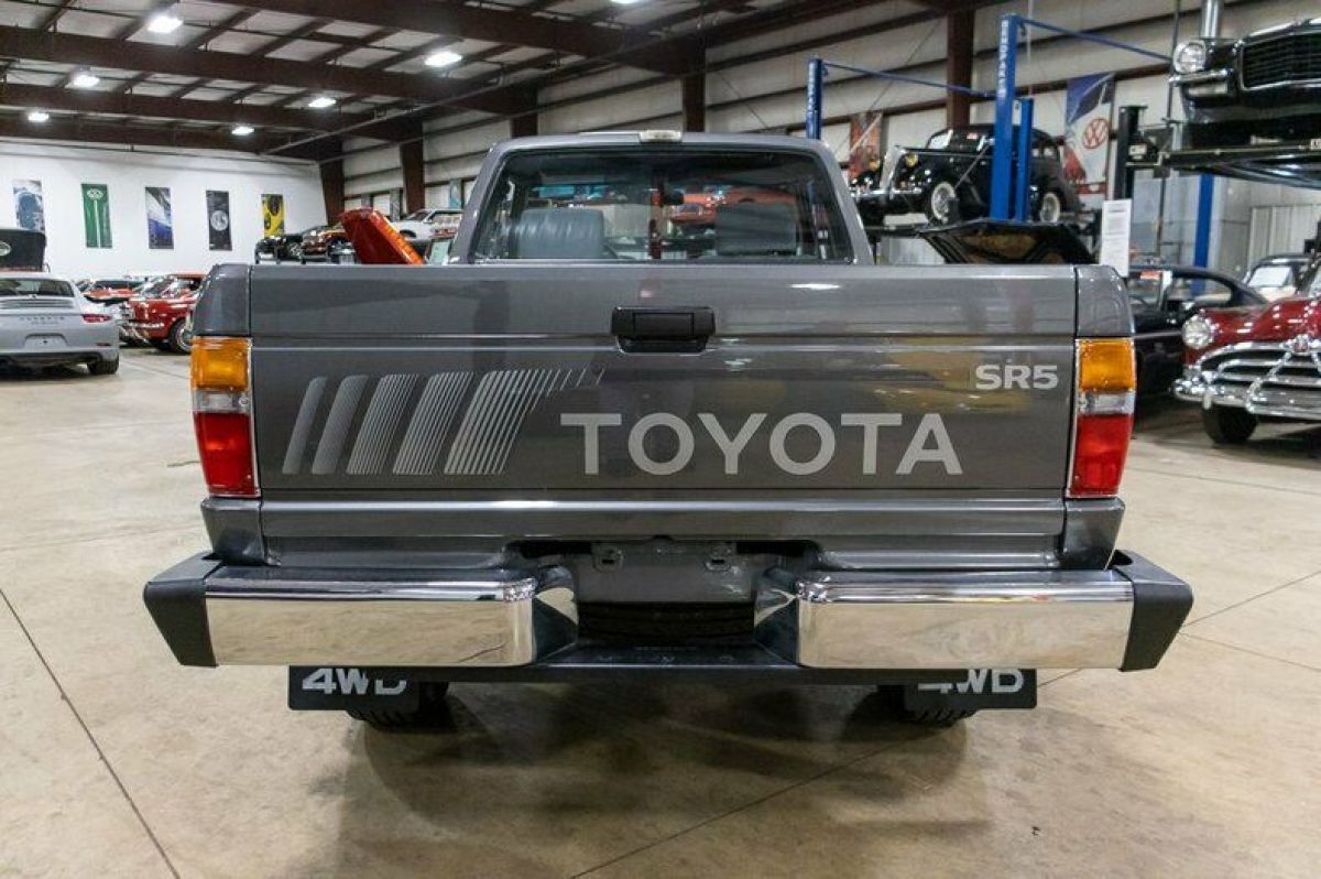 1987 Toyota Pickup SR5 - photo 4
