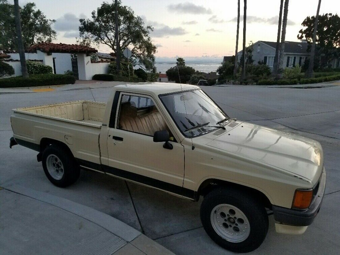 1987 Toyota Pickup Truck 22R Short Bed 1987 Toyota Pickup
