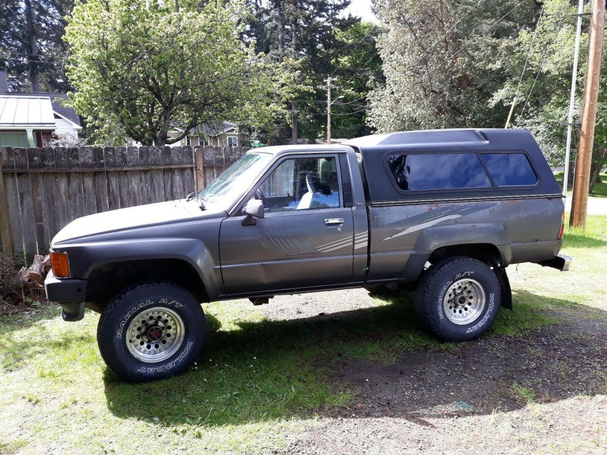 1987 Toyota Pickup Truck 4WD Gray Standard Cab 22R Engine Starts & Needs Repairs 1987 Toyota Pickup RN63 STD