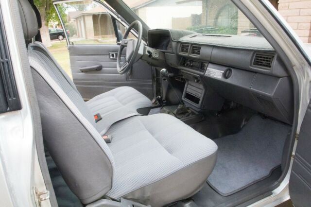1987 Toyota Pickup DLX - photo 9