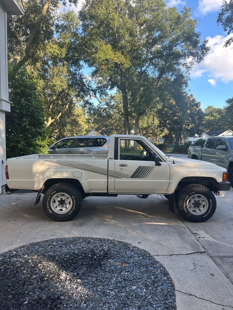 1987 Toyota 1/2 Ton Pickup - photo 2