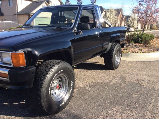 1987 Toyota PICKUP truck 4x4 5 speed Crome row bar very clean truck 1987 Toyota Other EFI