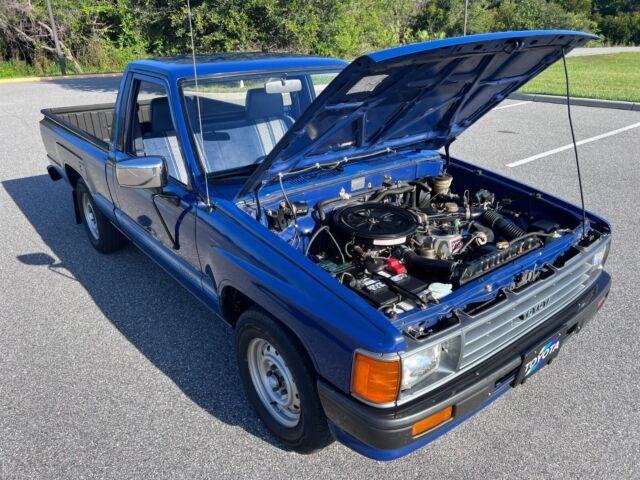 1987 Toyota Pickup Truck - Base - 4-Speed Manual Transmission - 2WD 1987 Toyota 1/2 Ton Pickup Base