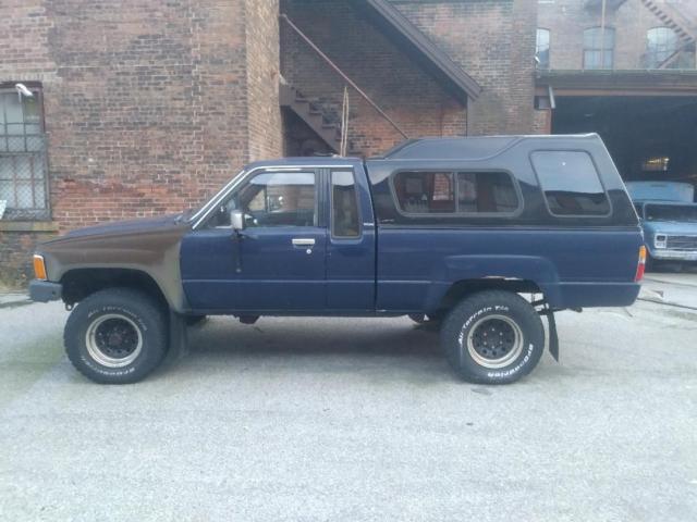 1987 TOYOTA Pickup Xtra Cab for Restoration A+ Frame! with 2 Parts Vehicles Etc. 1987 Toyota Pickup