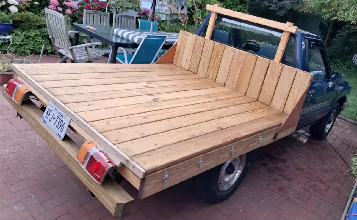 1987 TOYOTA pickup,,low mileage 69K, custom flatbed, 5 speed manual,great truck. 1987 Toyota 1/2 Ton Pickup