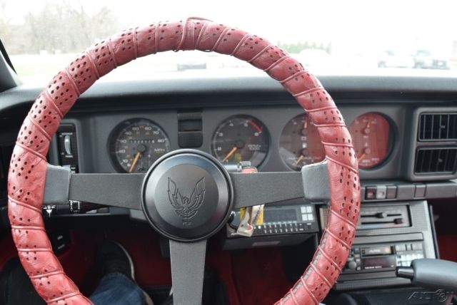 1987 Pontiac Firebird 1987 PONTIAC TRANS AM FIREBIRD, V8, A/C, 32K MILES - photo 10