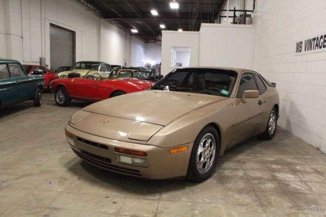 1987 Turbo Used 2.5L I4 8V Manual RWD 1987 Porsche 944 Turbo