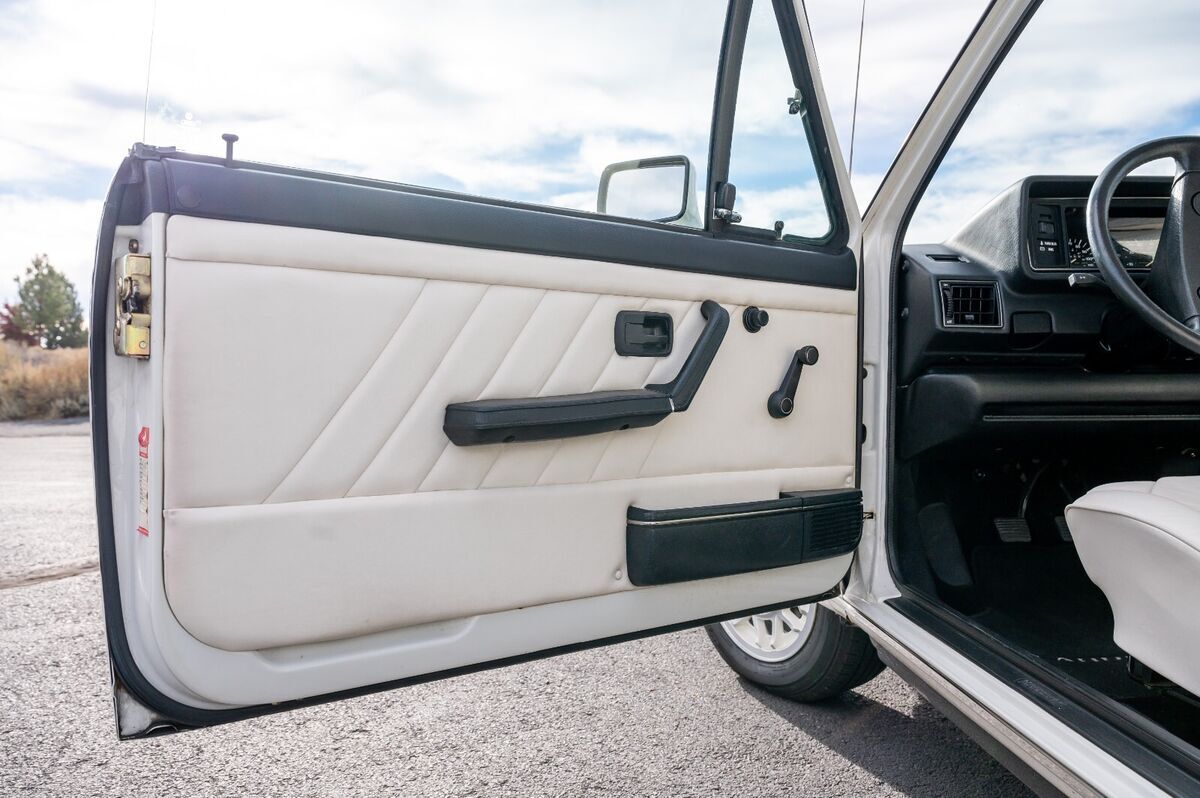 1987 Volkswagen Rabbit Cabriolet Wolfsburg Triple-White - photo 4