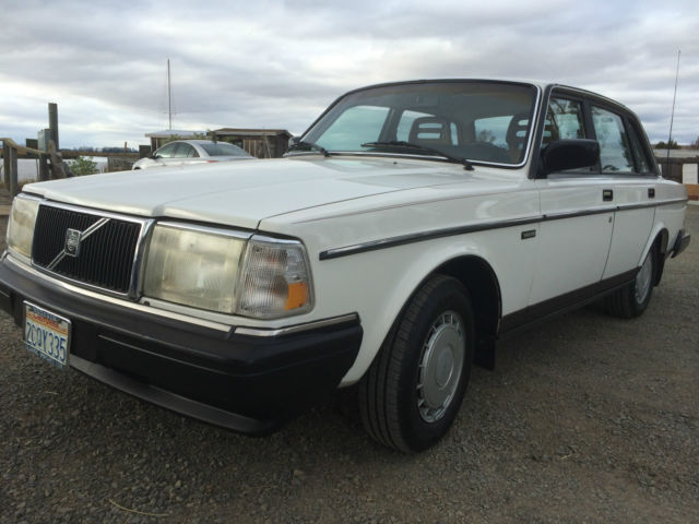 1987 Volvo 240 Dl Very Clean Original, Well maintained Driver. 1987 Volvo 240 4 door DL