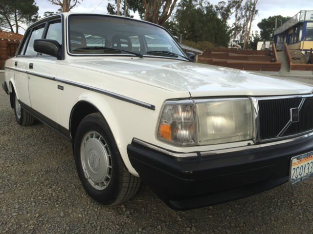 1987 Volvo 240 4 door DL - photo 2