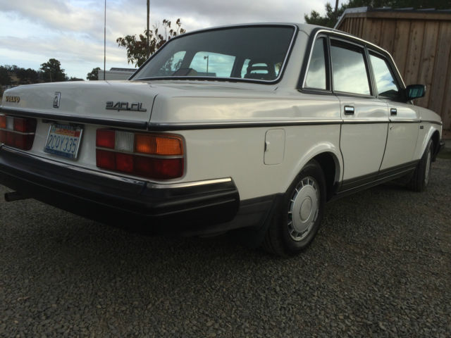 1987 Volvo 240 4 door DL - photo 5