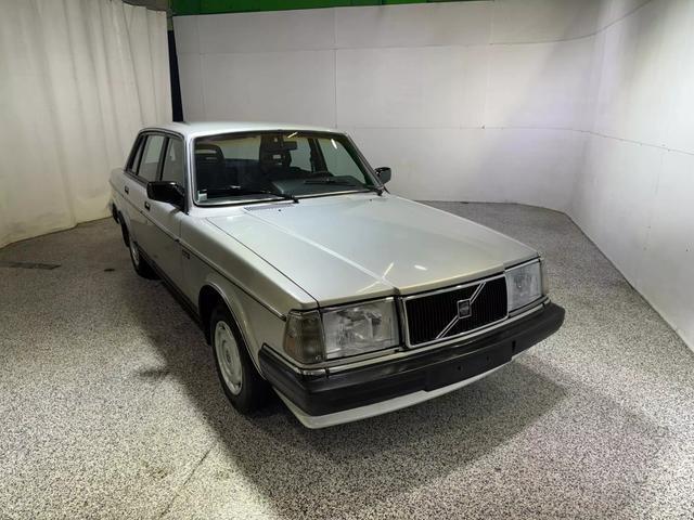 1987 Volvo 240 DL 4D Sedan - photo 3