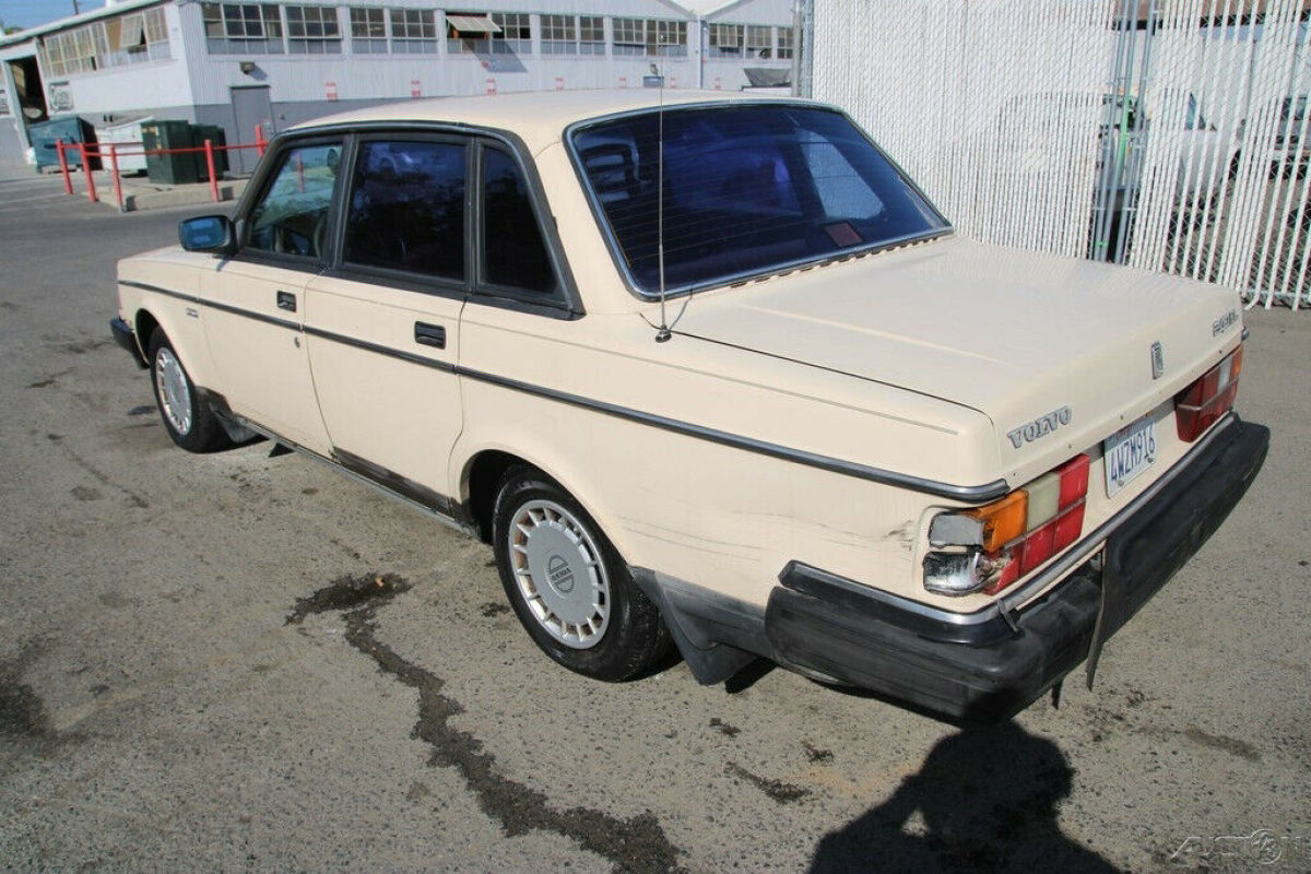 1987 Volvo 240 DL - photo 3