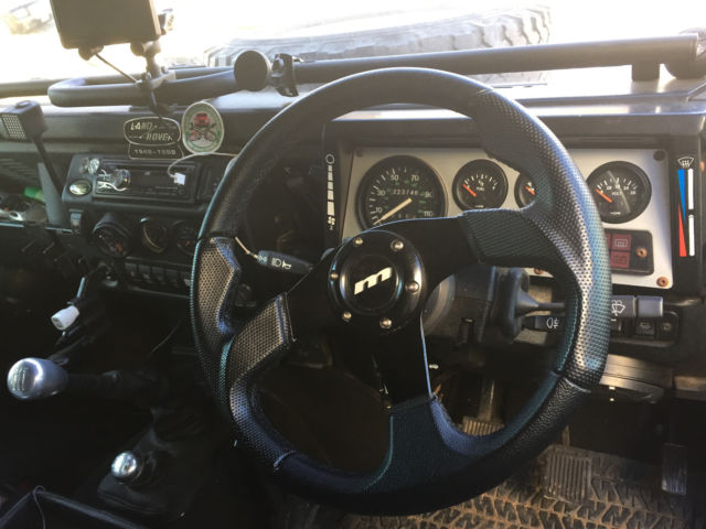 1987 Land Rover Defender interior - photo 8