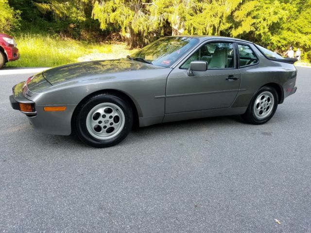 19,876 original miles in absolutely excellent condition.. 1989 Porsche 944 hatchback