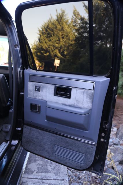 1988 Chevrolet Suburban SILVERRADO - photo 12