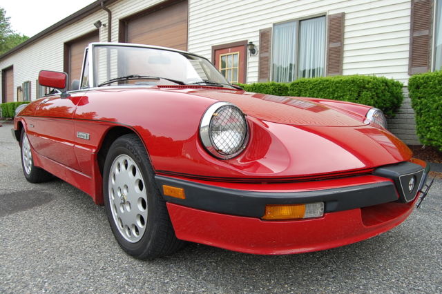 1988 Alfa Romeo Spider Red/Grey Runs Great. Very Good Condition 1988 Alfa Romeo Spider Red with Grey Interior Very Good Condition