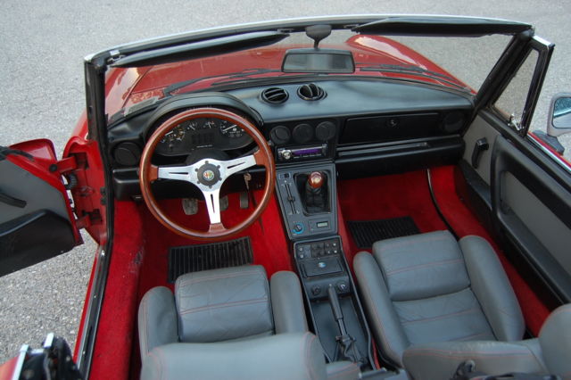 1988 Alfa Romeo Spider Red with Grey Interior Very Good Condition - photo 12