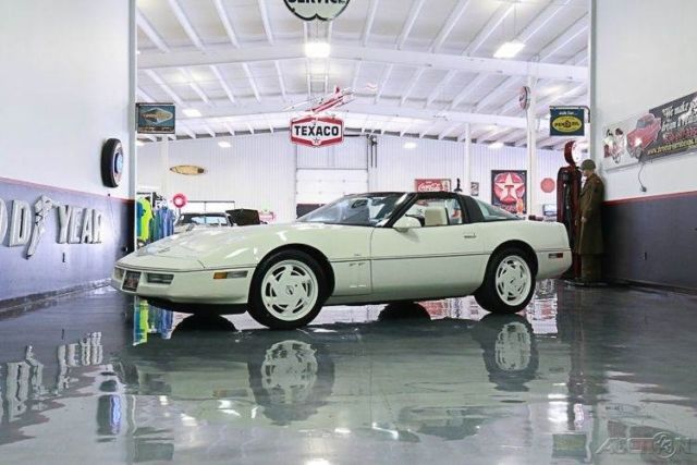 1988 Chevrolet Corvette Base 2dr Hatchback - photo 8